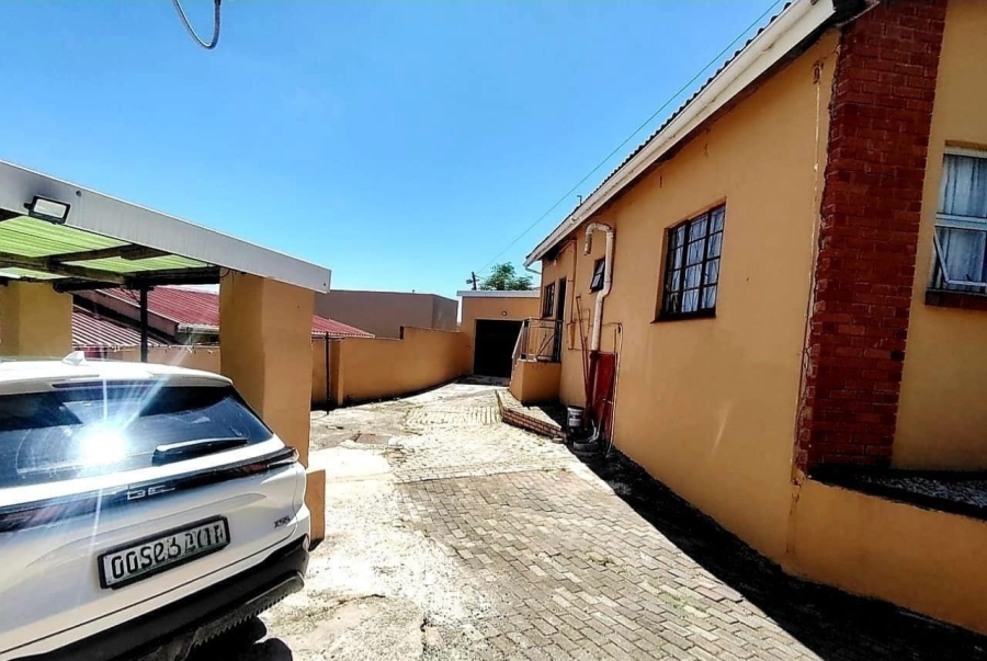 6 Bedroom Property for Sale in Zwelitsha Zone 6 Eastern Cape